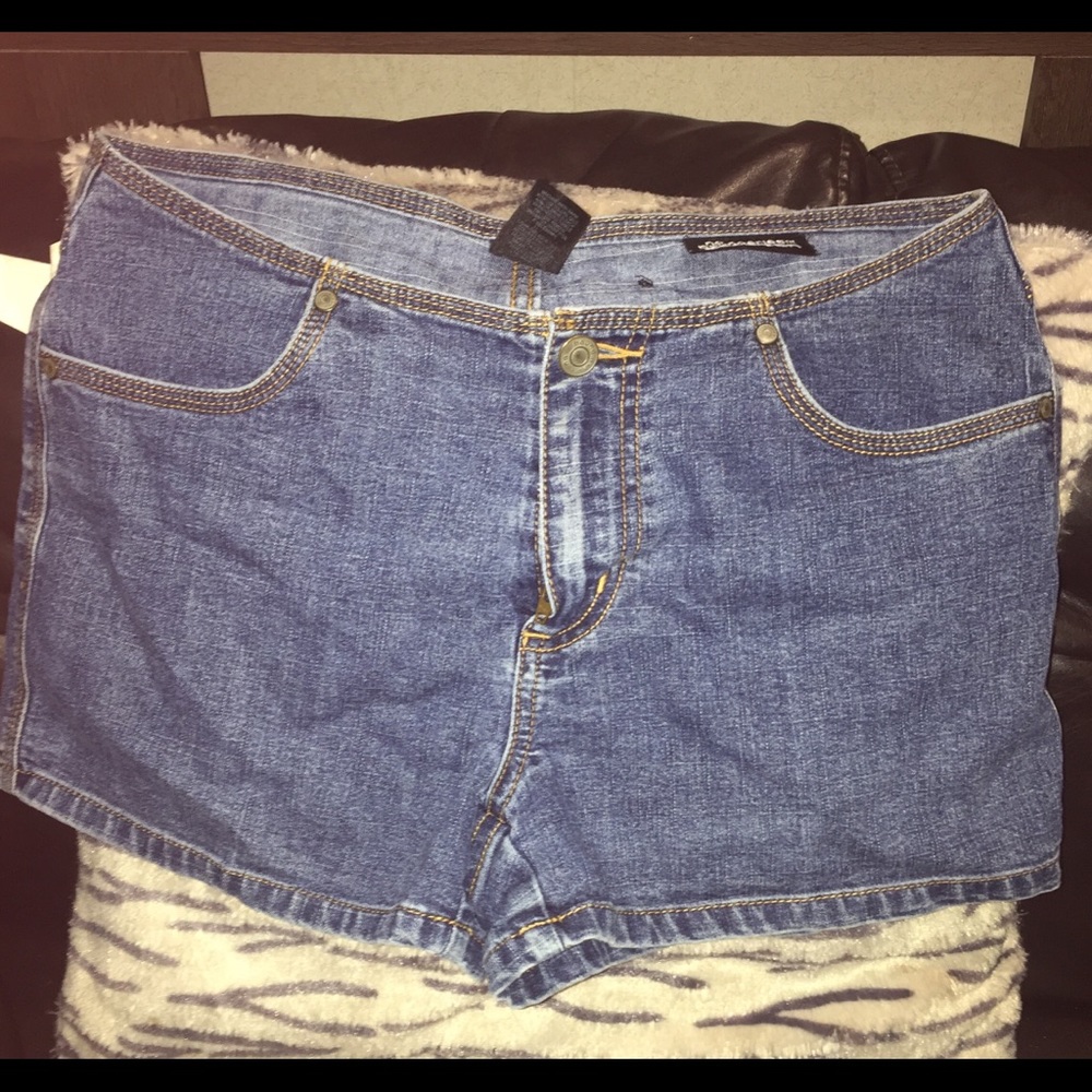 💋Sz 5 No Boundaries Denim stretchy short, short💋